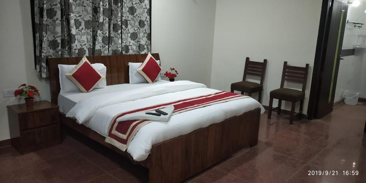 Hotel Marigold New Delhi Exteriör bild